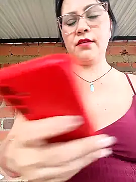 promiscuous-indecent-momm online show from 14, 4, 2026