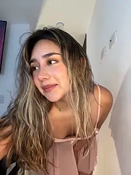 Snapshot of Hornyholly__ chatting on 7, 3, 2025 Hornyholly online show from 7, 3, 2025