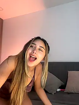 Snapshot of Hornyholly__ chatting on 26, 10, 2025 Hornyholly online show from 26, 10, 2025