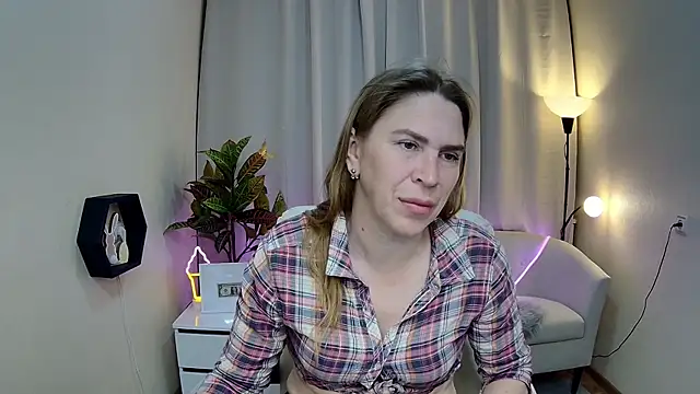 Snapshot of TessaDaybreak chatting on 20, 5, 2026 TessaDaybreak online show from 20, 5, 2026