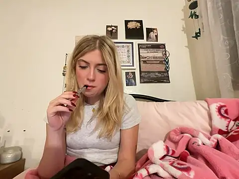 Snapshot of sinfulblonde1 chatting on 26, 2, 2025 sinfulblonde1 online show from 26, 2, 2025