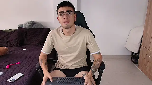 Snapshot of Andy_shaaw chatting on 21, 2, 2025 Andy shaaw online show from 21, 2, 2025