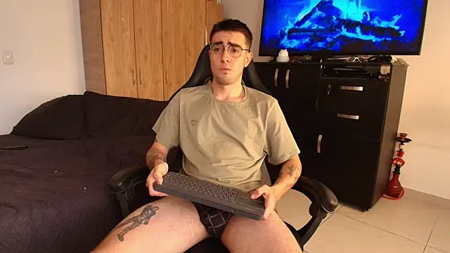Snapshot of Andy_shaaw chatting on 5, 1, 2026 Andy shaaw online show from 5, 1, 2026
