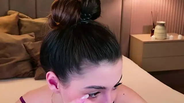 Alice Deleon online show from 6, 11, 2025