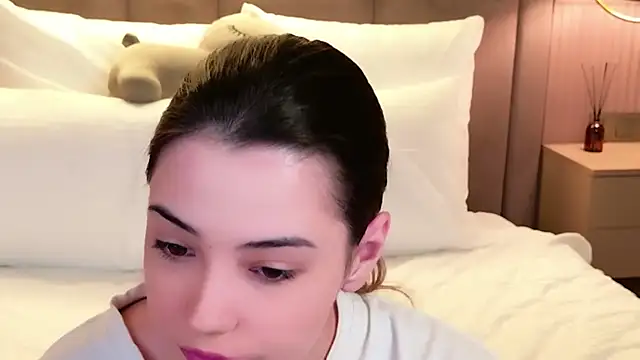 Alice Deleon online show from 26, 11, 2025