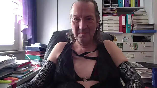 Snapshot of HMStraps01 chatting on 7, 3, 2025 HMStraps01 online show from 7, 3, 2025