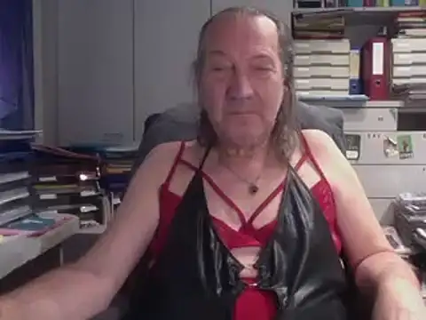 HMStraps01 online show from 15, 11, 2025