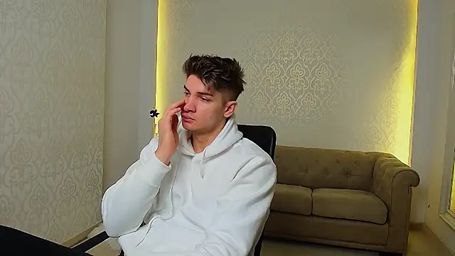 MaxKaiden online show from 23, 11, 2025