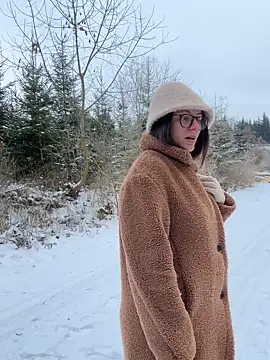 AvaFlowers6 online show from 6, 1, 2026