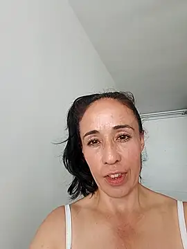 Snapshot of Coeur_de_luxure chatting on 30, 4, 2026 Coeur de luxure online show from 30, 4, 2026