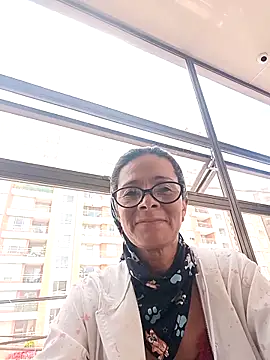 Snapshot of Coeur_de_luxure chatting on 6, 5, 2026 Coeur de luxure online show from 6, 5, 2026