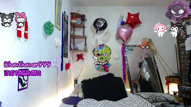 Snapshot of purplekattlyn chatting on 5, 3, 2025 purplekattlyn online show from 5, 3, 2025