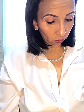 Mrsvictoriaaa online show from 17, 1, 2026