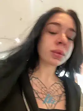 AlishaPrettyBlade online show from 11, 4, 2026