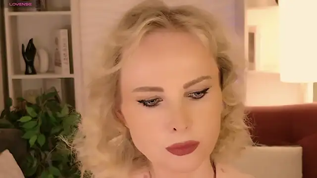 Snapshot of Sandra_Kind chatting on 18, 7, 2026 Sandra Kind online show from 18, 7, 2026