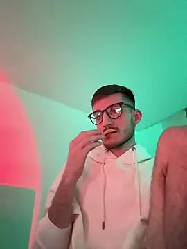 Snapshot of yoyoboy988 chatting on 18, 3, 2025 yoyoboy988 online show from 18, 3, 2025