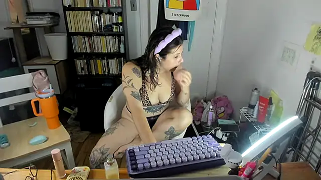 Snapshot of Rosiee69_ chatting on 11, 10, 2025 Rosiee69 online show from 11, 10, 2025