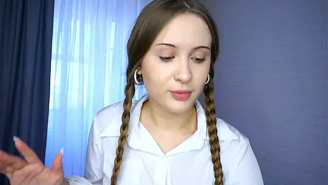 Snapshot of QuennaCoote chatting on 5, 2, 2026 QuennaCoote online show from 5, 2, 2026