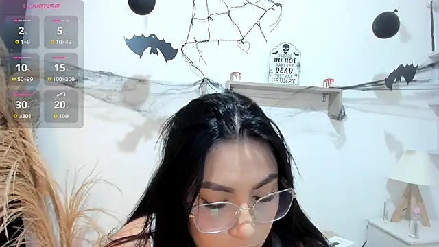 emily-777 online show from 28, 10, 2025