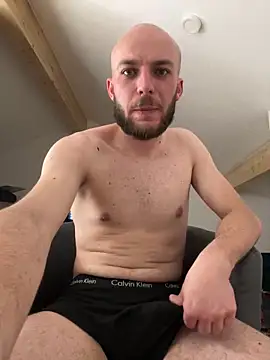 Snapshot of Mab380 chatting on 10, 3, 2025 Mab380 online show from 10, 3, 2025