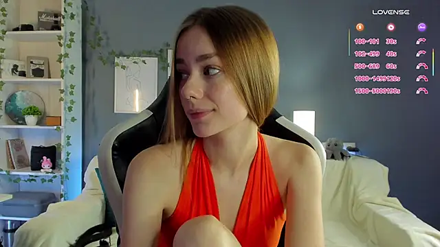Snapshot of EmilaMills chatting on 2, 3, 2025 EmilaMills online show from 2, 3, 2025