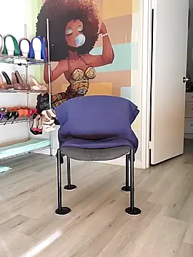 Queenanitadix online show from 28, 11, 2025