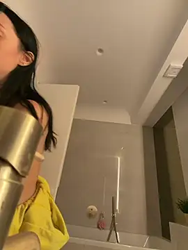 Mia Splash online show from 15, 4, 2026