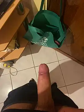 Snapshot of mikekmi21 chatting on 24, 2, 2025 mikekmi21 online show from 24, 2, 2025