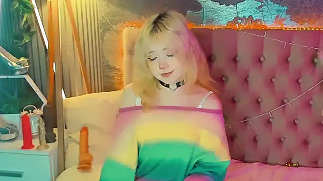 Snapshot of EmilyAngells chatting on 7, 7, 2026 EmilyAngells online show from 7, 7, 2026