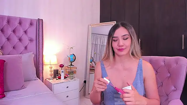 natashaleightt online show from 9, 3, 2025