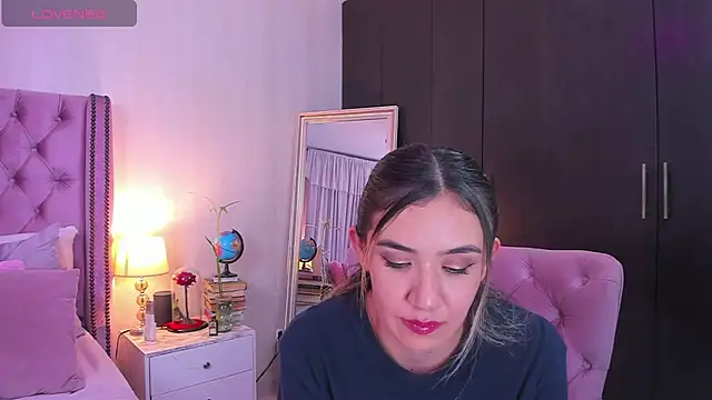 natashaleightt online show from 11, 3, 2025