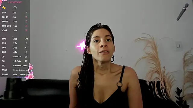 Snapshot of jessyegoldenn chatting on 25, 5, 2026 jessyegoldenn online show from 25, 5, 2026