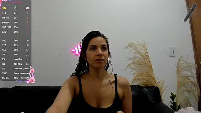 Snapshot of jessyegoldenn chatting on 6, 6, 2026 jessyegoldenn online show from 6, 6, 2026