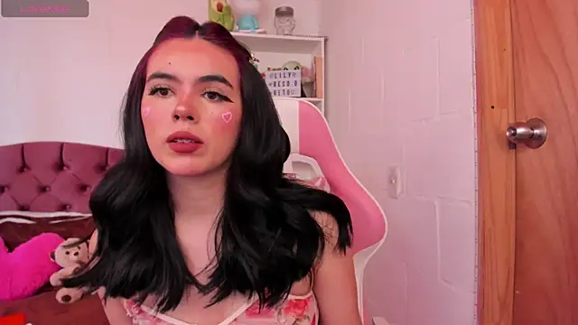 Snapshot of kit_kat_10 chatting on 4, 3, 2025 kit kat 10 online show from 4, 3, 2025