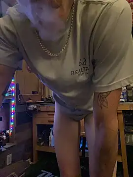 Polaroid White online show from 28, 10, 2025