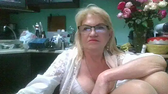 Snapshot of Heidi-Helga chatting on 6, 10, 2025 Heidi-Helga online show from 6, 10, 2025