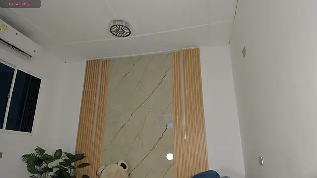 flor herrera01 online show from 12, 4, 2026