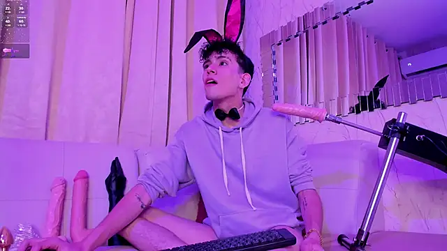 ValentinoMoreti online show from 10, 3, 2025