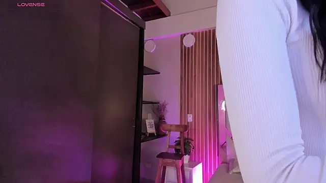 Snapshot of sweetviolet__ chatting on 6, 2, 2026 sweetviolet online show from 6, 2, 2026