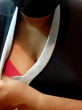 Snapshot of mythilli chatting on 6, 3, 2025 mythilli online show from 6, 3, 2025