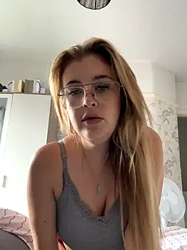 Busty-smiley-miley online show from 16, 9, 2025