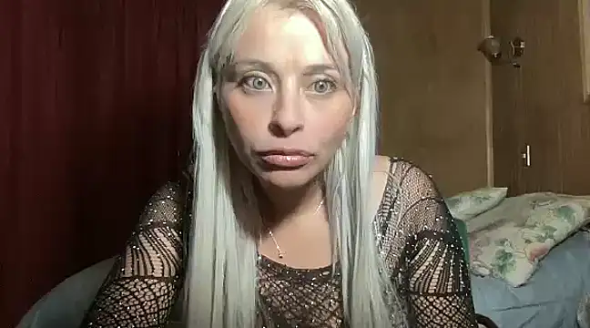 Snapshot of WhiteSnow09 chatting on 11, 3, 2025 WhiteSnow09 online show from 11, 3, 2025