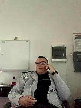 Snapshot of Mike8523 chatting on 28, 9, 2025 Mike8523 online show from 28, 9, 2025