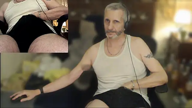 Snapshot of maxdaddy690 chatting on 18, 5, 2026 maxdaddy690 online show from 18, 5, 2026
