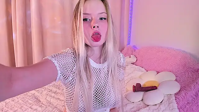 Snapshot of AngelicaaHeaven chatting on 1, 3, 2025 AngelicaaHeaven online show from 1, 3, 2025