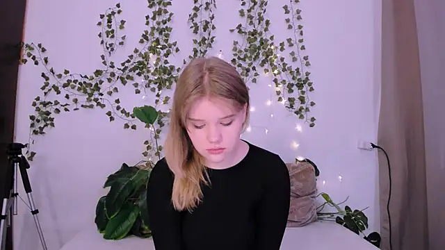 LaseyMoon online show from 17, 3, 2025