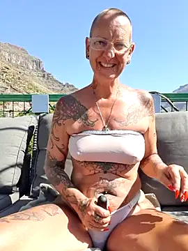Emma Milf25 online show from 21, 5, 2026