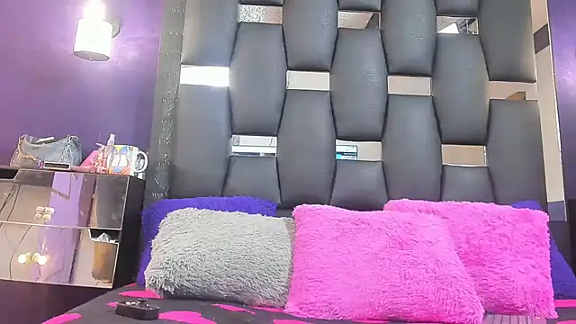 EMYCLARK01 online show from 13, 4, 2026