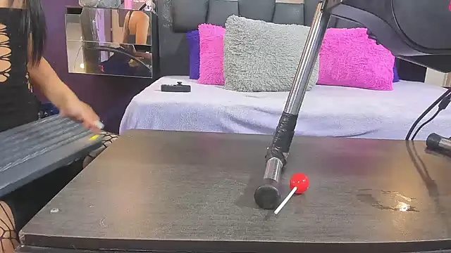 EMYCLARK01 online show from 16, 4, 2026