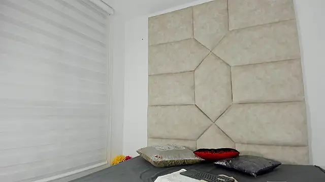 Vaiolett Smith online show from 24, 9, 2025